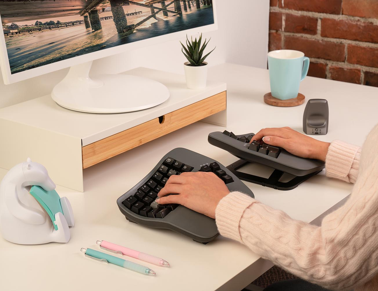 Advantage360 PRO Linear Quiet Contoured Keyboard by Kinesis